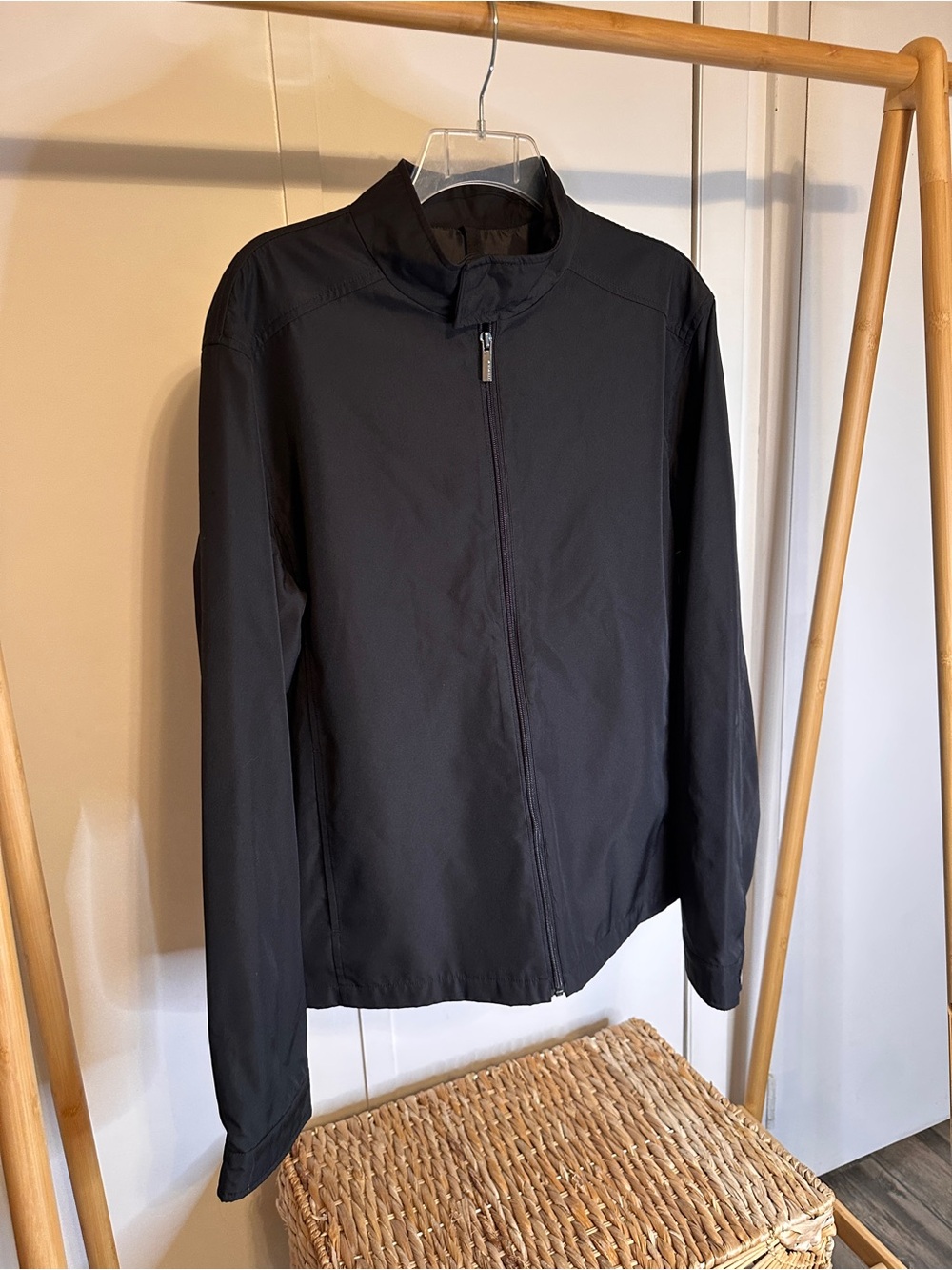 attention‎ Black Minimalist Windbreaker Jacket